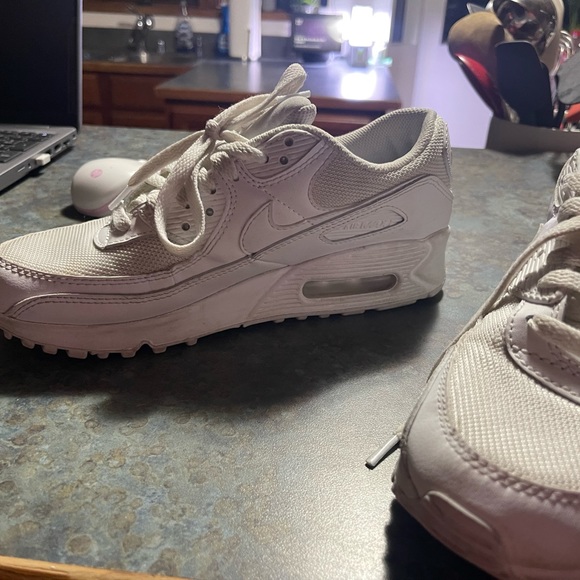 White 90s Nike Air Max’s women’s size 8 - Picture 3 of 4